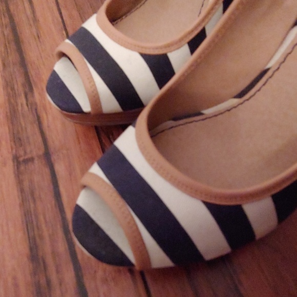 Splendid Wedges - Picture 6 of 6